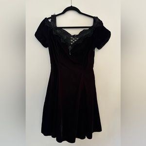 Scott McClintock Short Black Velvet Cocktail Dress. Sz 8.